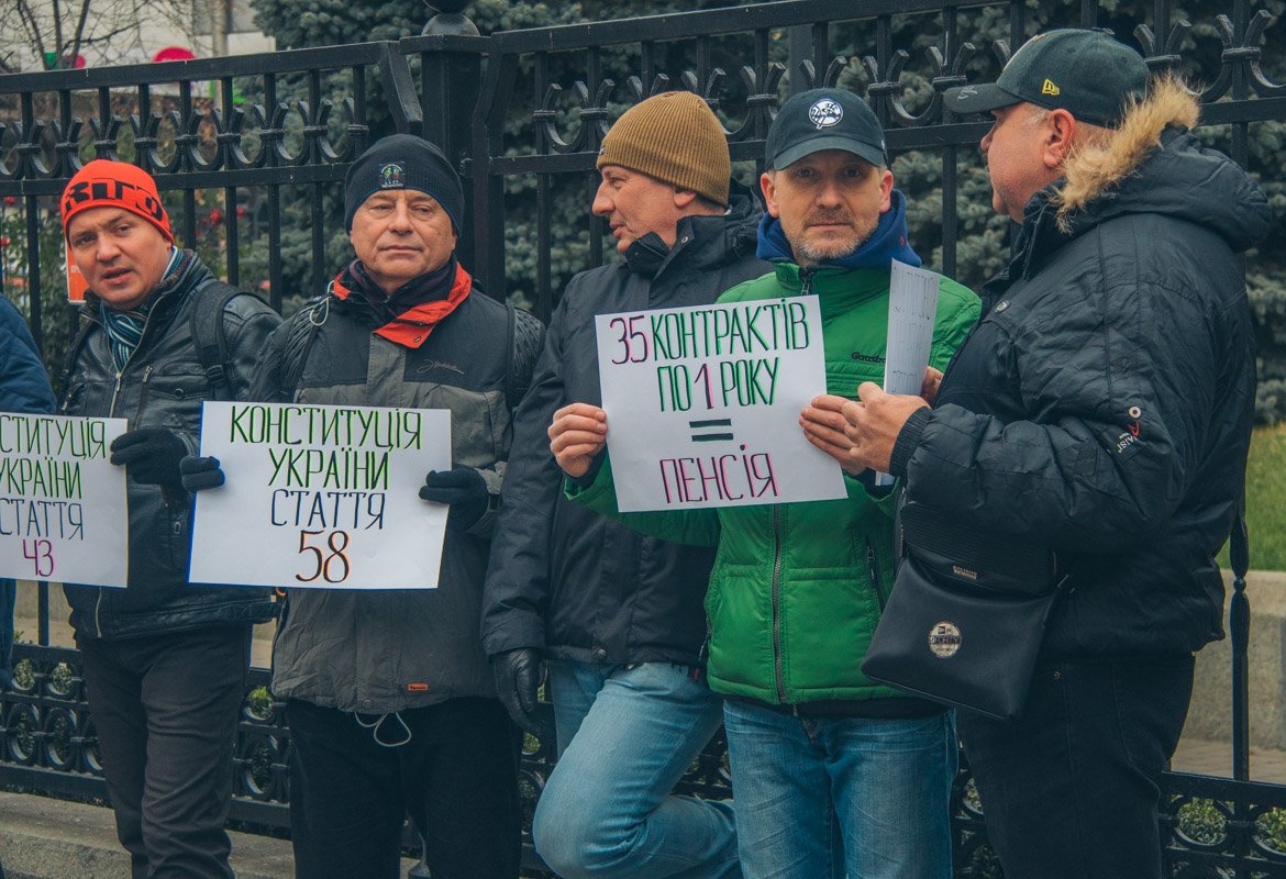 Под зданием Конституционного суда Украины прошел митинг актеров и музыкантов