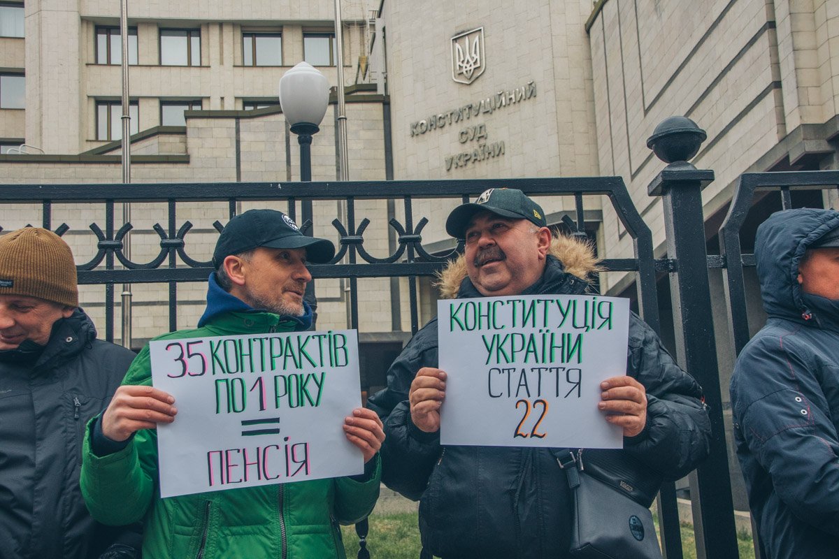 Такие условия дают огромный простор для коррупции