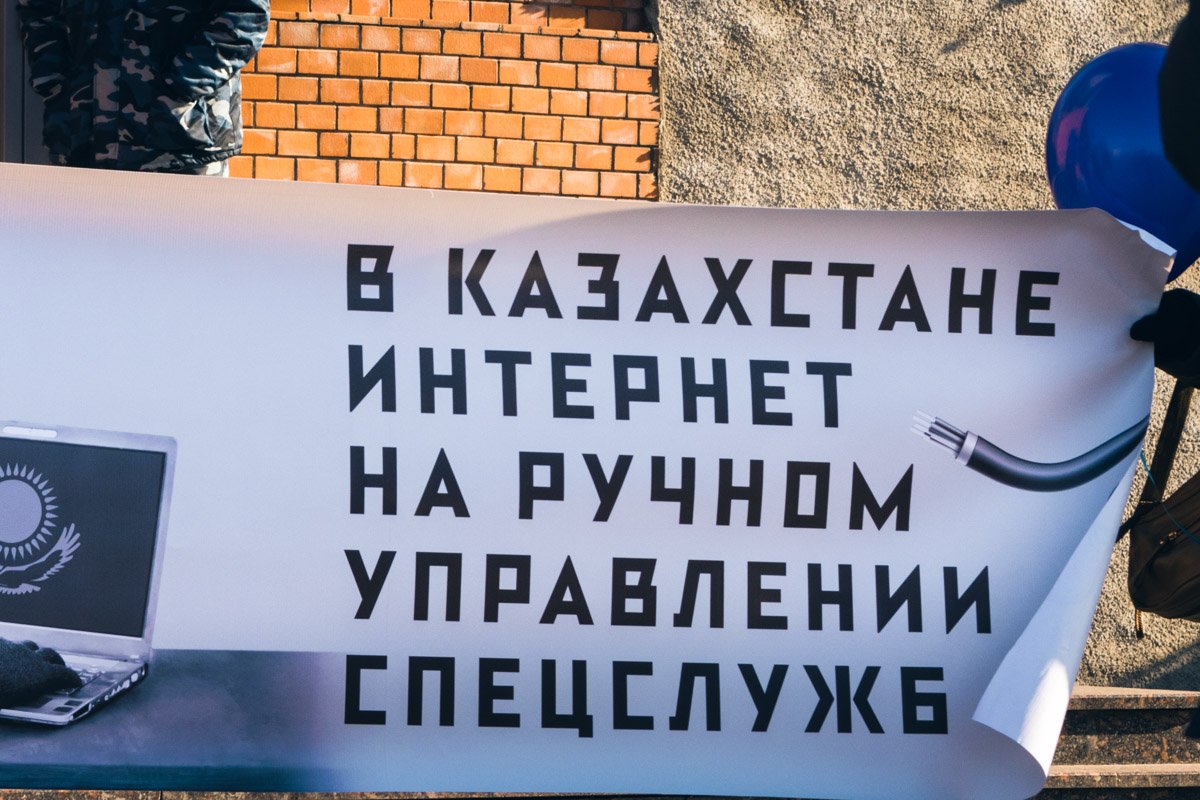 Синий цвет в Казахстане является символом экстремизма и протеста правительству