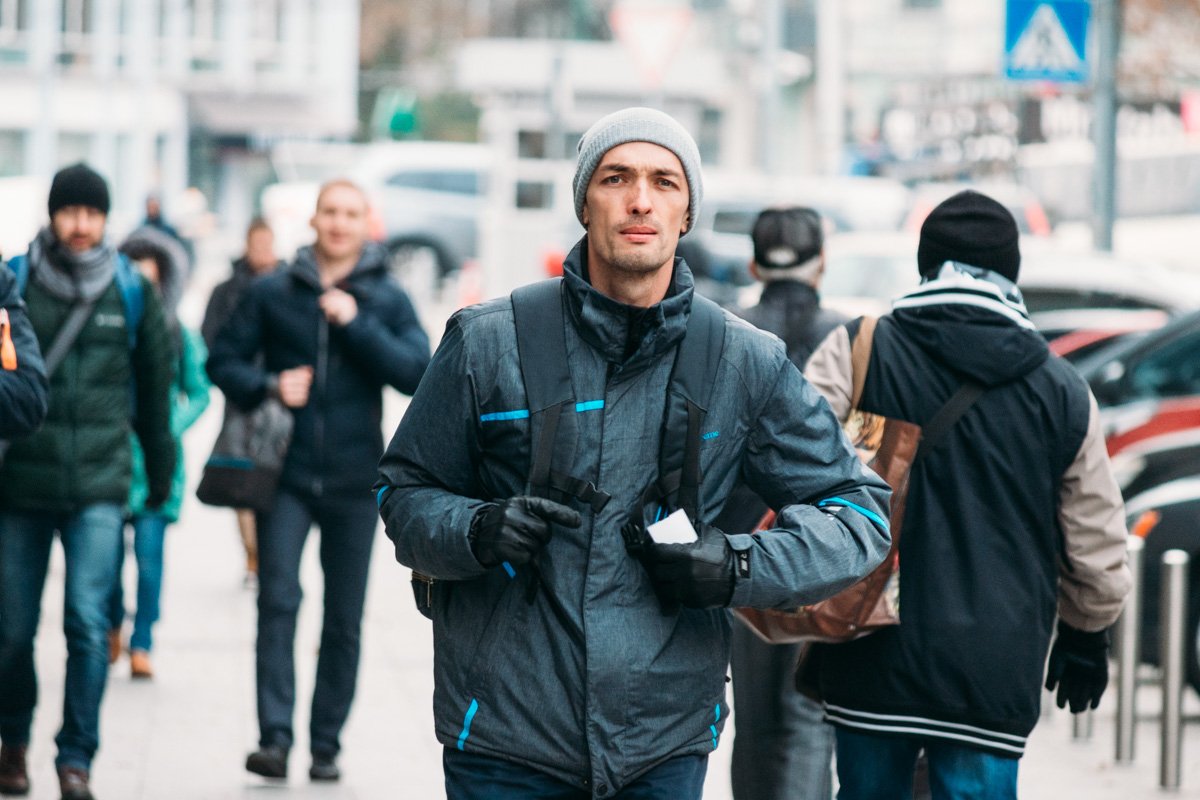 В такую погоду шапка и перчатки - уже неотъемлемый атрибут 