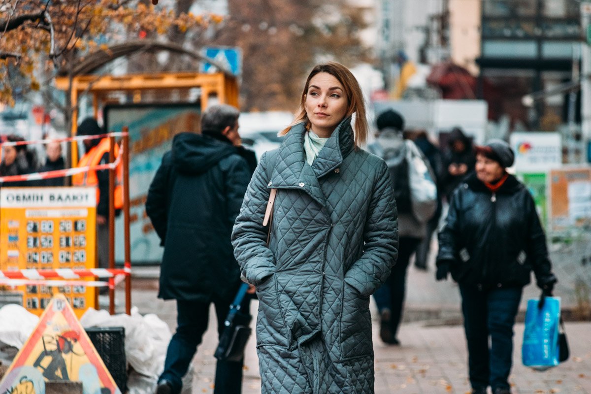 Красивая верхняя одежда помогает полюбить позднюю осень 