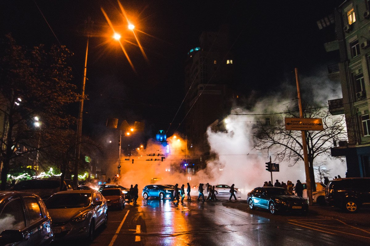 В центре Киева прорвало трубы горячего водоснабжения