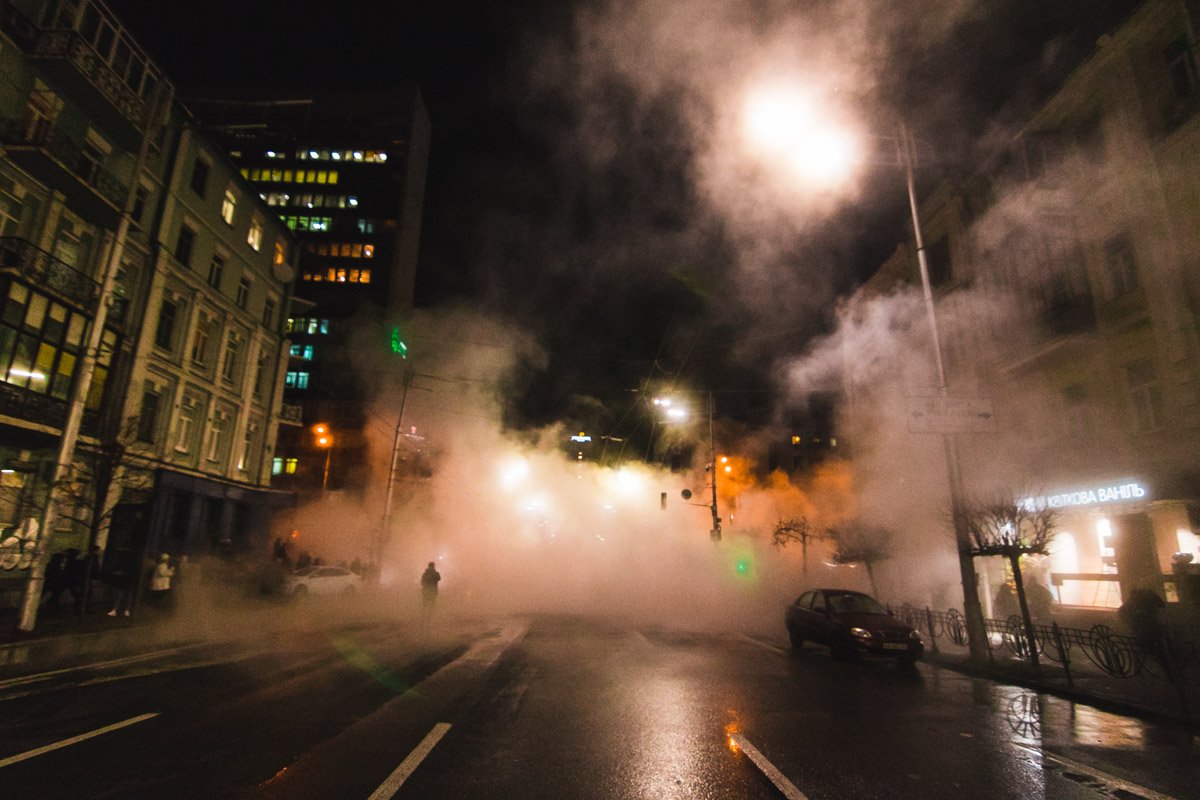 Весь район затянуло паром