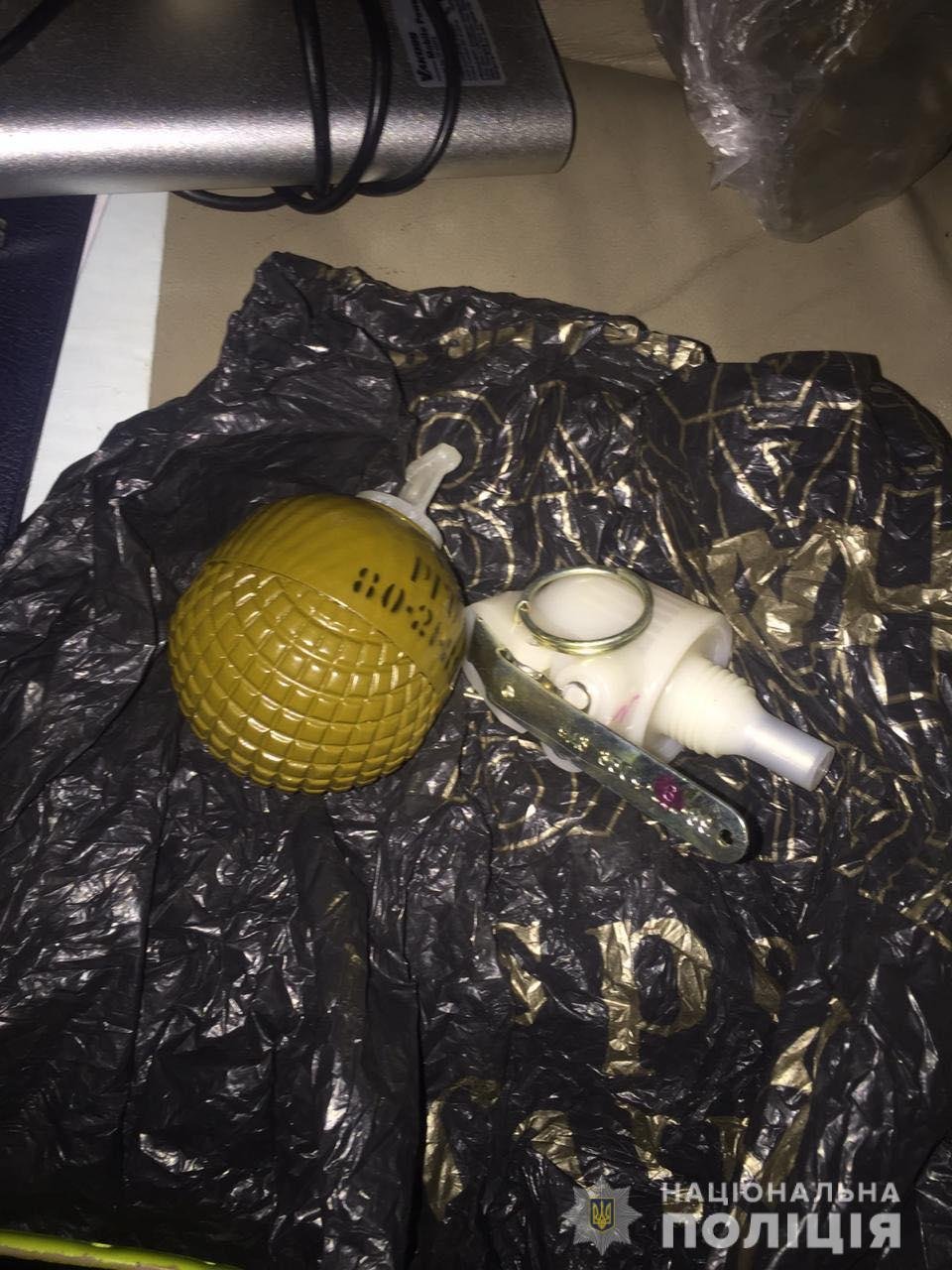 Преступная группировка оказывала сопротивление оперативникам с помощью гранат, ножей и обрезов Преступная группировка оказывала сопротивление оперативникам с помощью гранат, ножей и обрезов