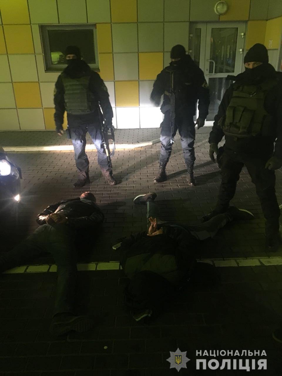 Полиция задержала группировку наркодиллеров из пяти человек Полиция задержала группировку наркодиллеров из пяти человек