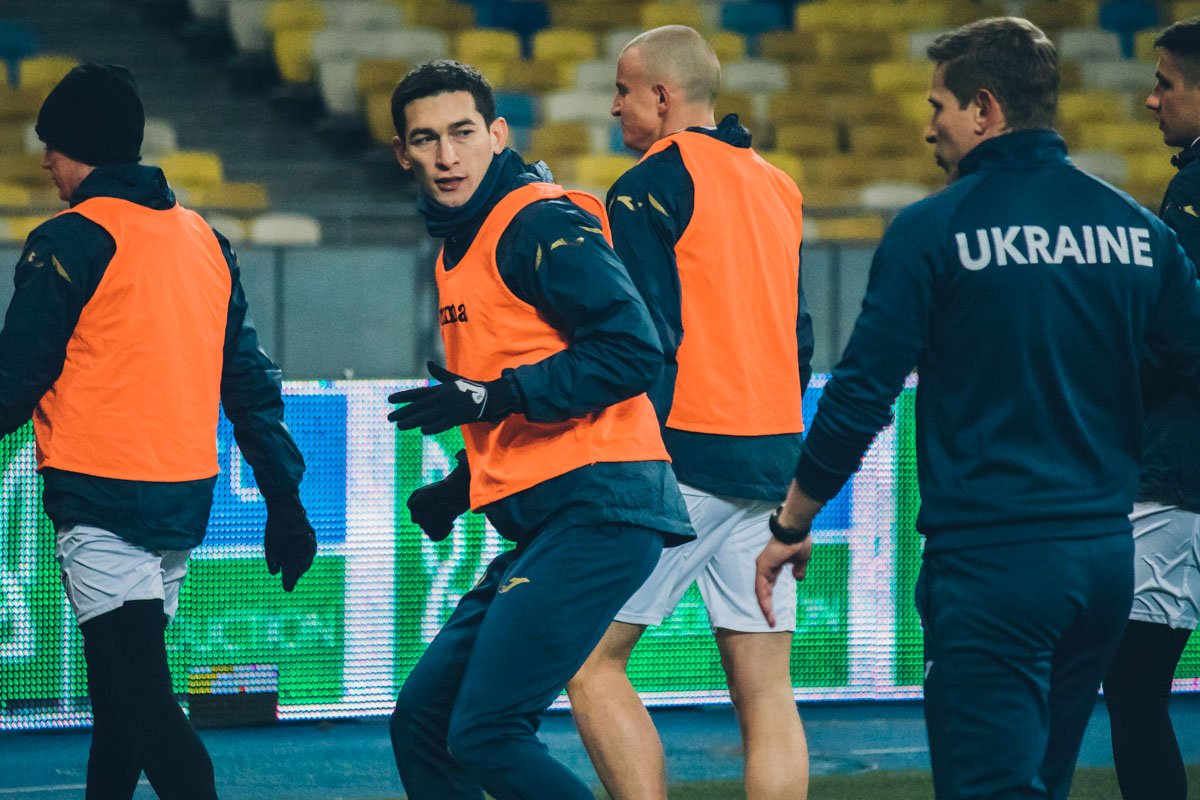 Тарас Степаненко - один из ведущих футболистов как и донецкого "Шахтера", так и сборной Украины Тарас Степаненко - один из ведущих футболистов как и донецкого "Шахтера", так и сборной Украины