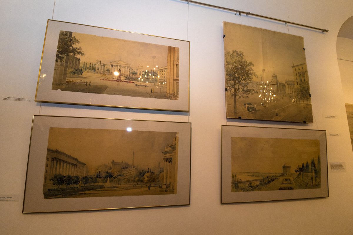 Экспонатами выставки стало около 80 проектов восстановления послевоенного Крещатика Экспонатами выставки стало около 80 проектов восстановления послевоенного Крещатика