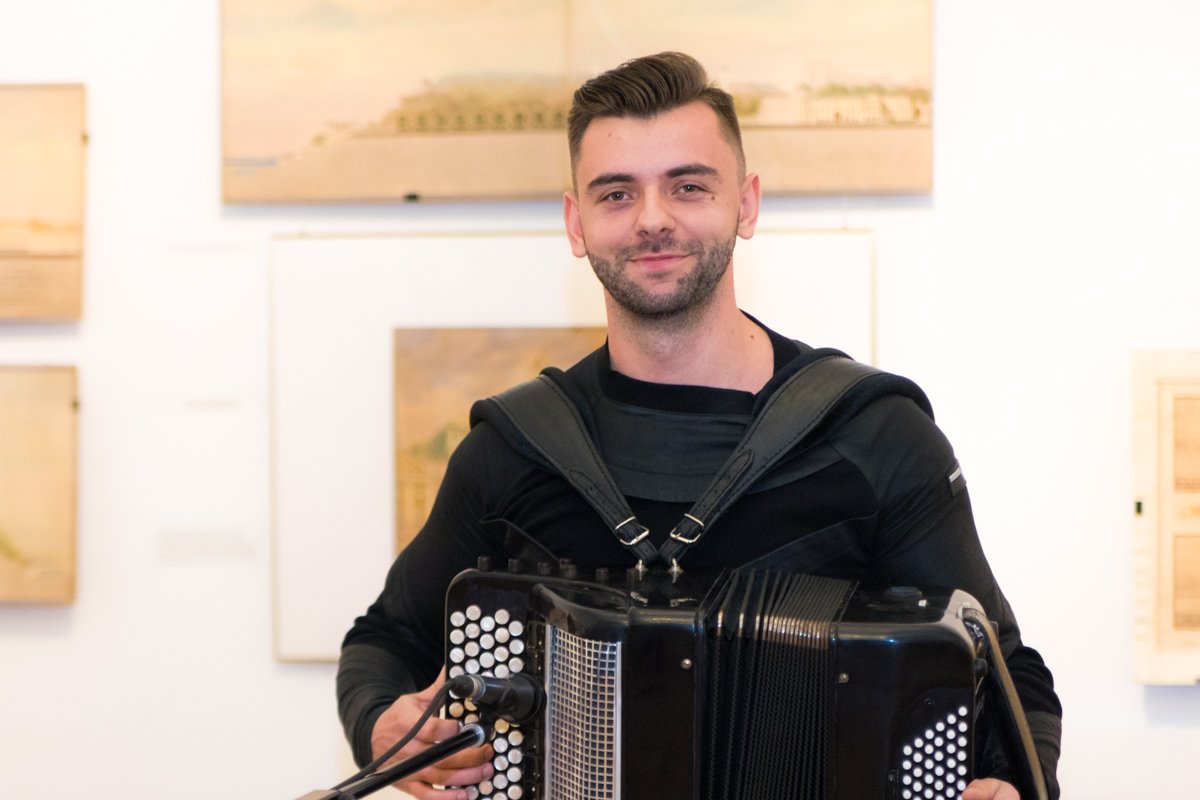 В начале мероприятия гостей ждали музыкальные номера В начале мероприятия гостей ждали музыкальные номера