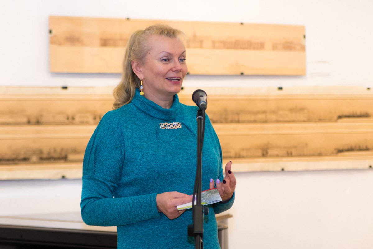 Как отметила директор "Софии Киевской" Неля Куковальская, всего на выставке представлено около 80 оригиналов проектов Как отметила директор "Софии Киевской" Неля Куковальская, всего на выставке представлено около 80 оригиналов проектов