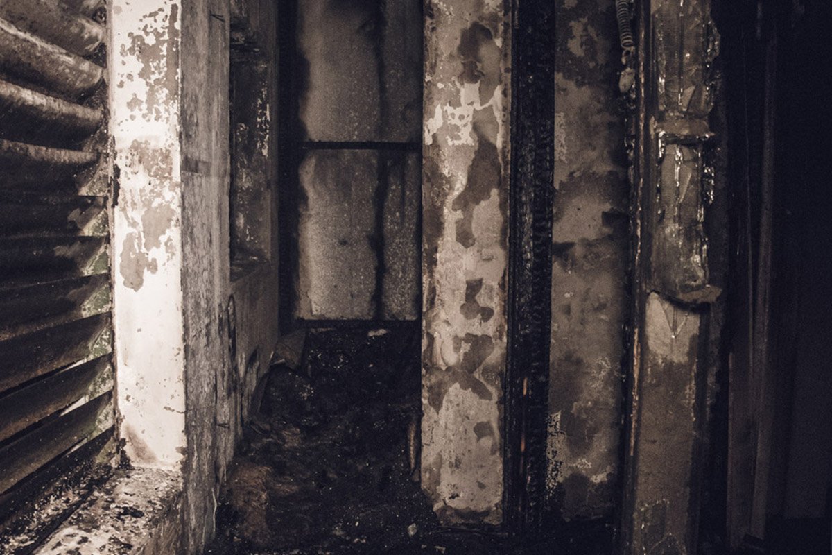 По предварительным данным, в общем коридоре на 11 этаже загорелся мусор По предварительным данным, в общем коридоре на 11 этаже загорелся мусор