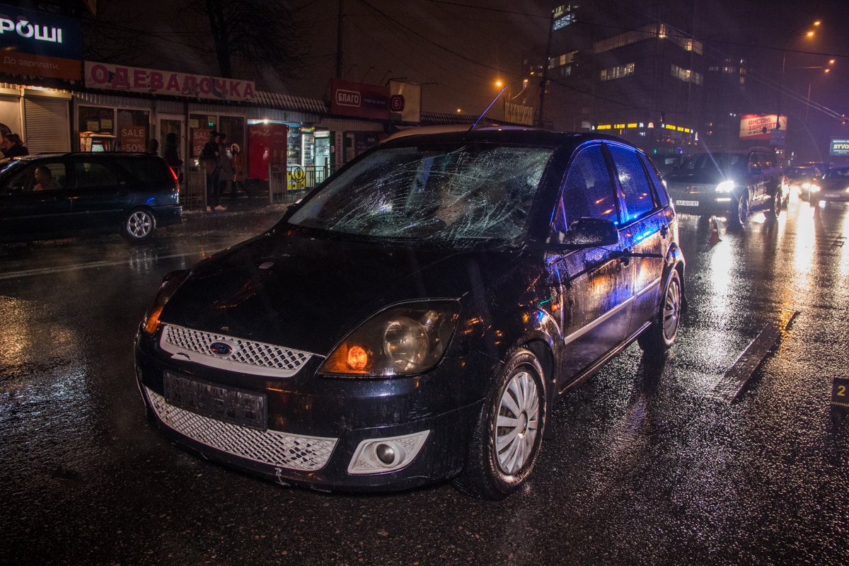 14 ноября в Киеве на проезжей части напротив Выставочного центра произошло ДТП