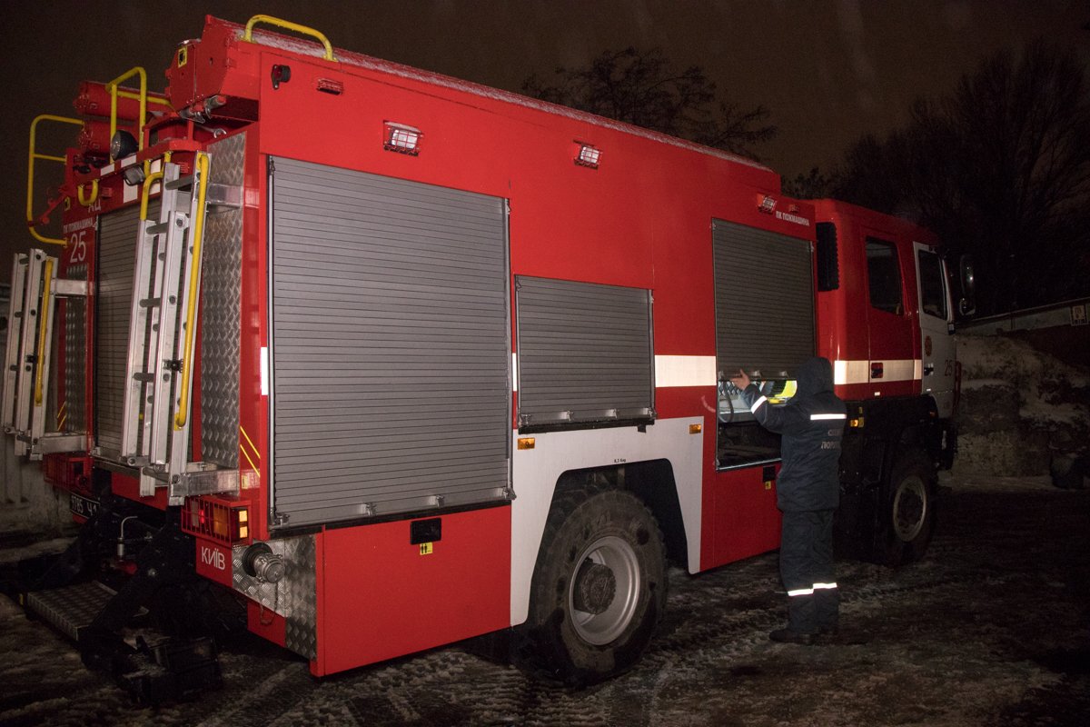  Но как оказалось, пламя распространилось по всей территории базы, где помимо овощей хранились колбасы, кондитерские изделия и другие продукты питания