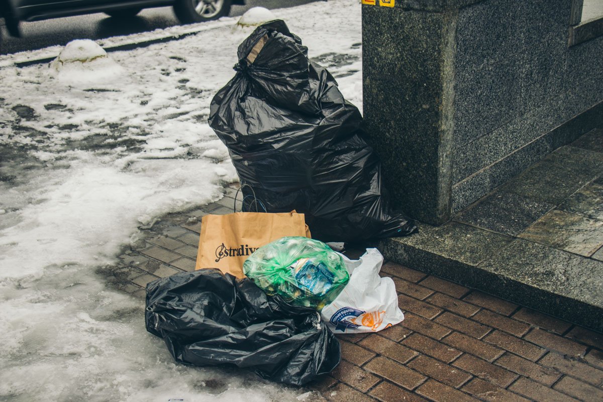 Жителей столицы призывали сортировать мусор и сдавать на переработку 