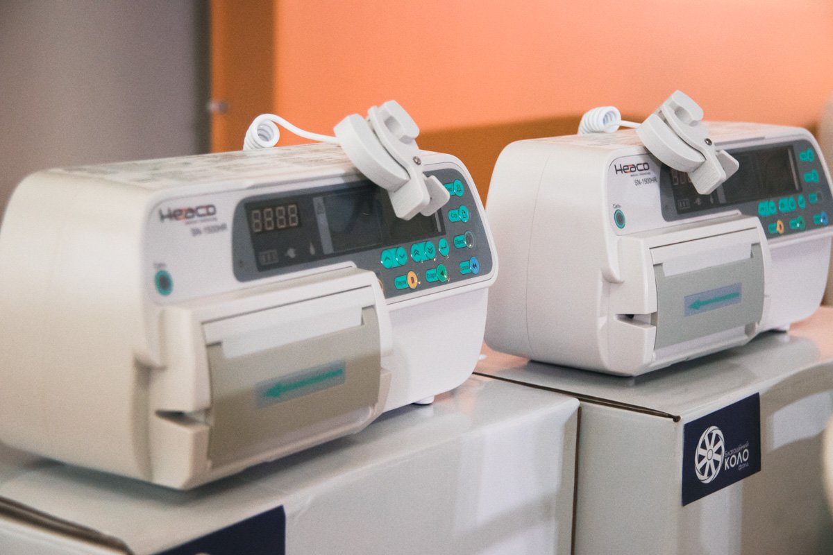 В больницу привезли 1 фетальный монитор и 5 инфузионных насосов В больницу привезли 1 фетальный монитор и 5 инфузионных насосов