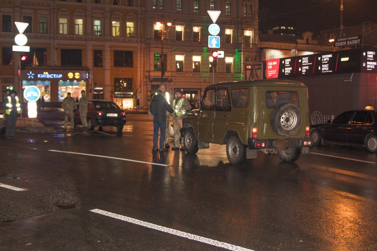 На Бессарабской площади произошло ДТП На Бессарабской площади произошло ДТП