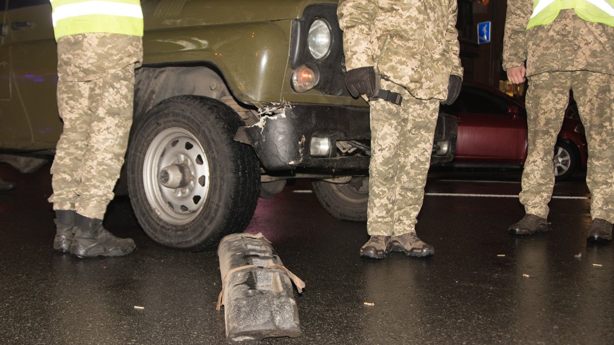 По словам военных, Lanos вклинился в их полосу и подрезал По словам военных, Lanos вклинился в их полосу и подрезал