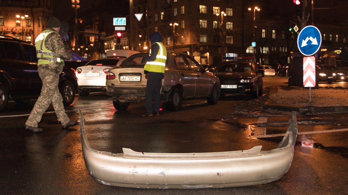 Водитель Lanosa уверяет, что также ехал во второй полосе и никого не подрезал Водитель Lanosa уверяет, что также ехал во второй полосе и никого не подрезал