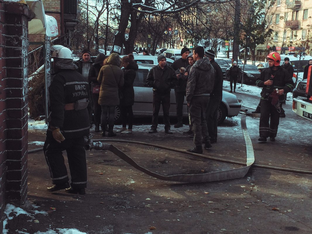 Огонь охватил внутренние помещения и крышу ресторана Gaga