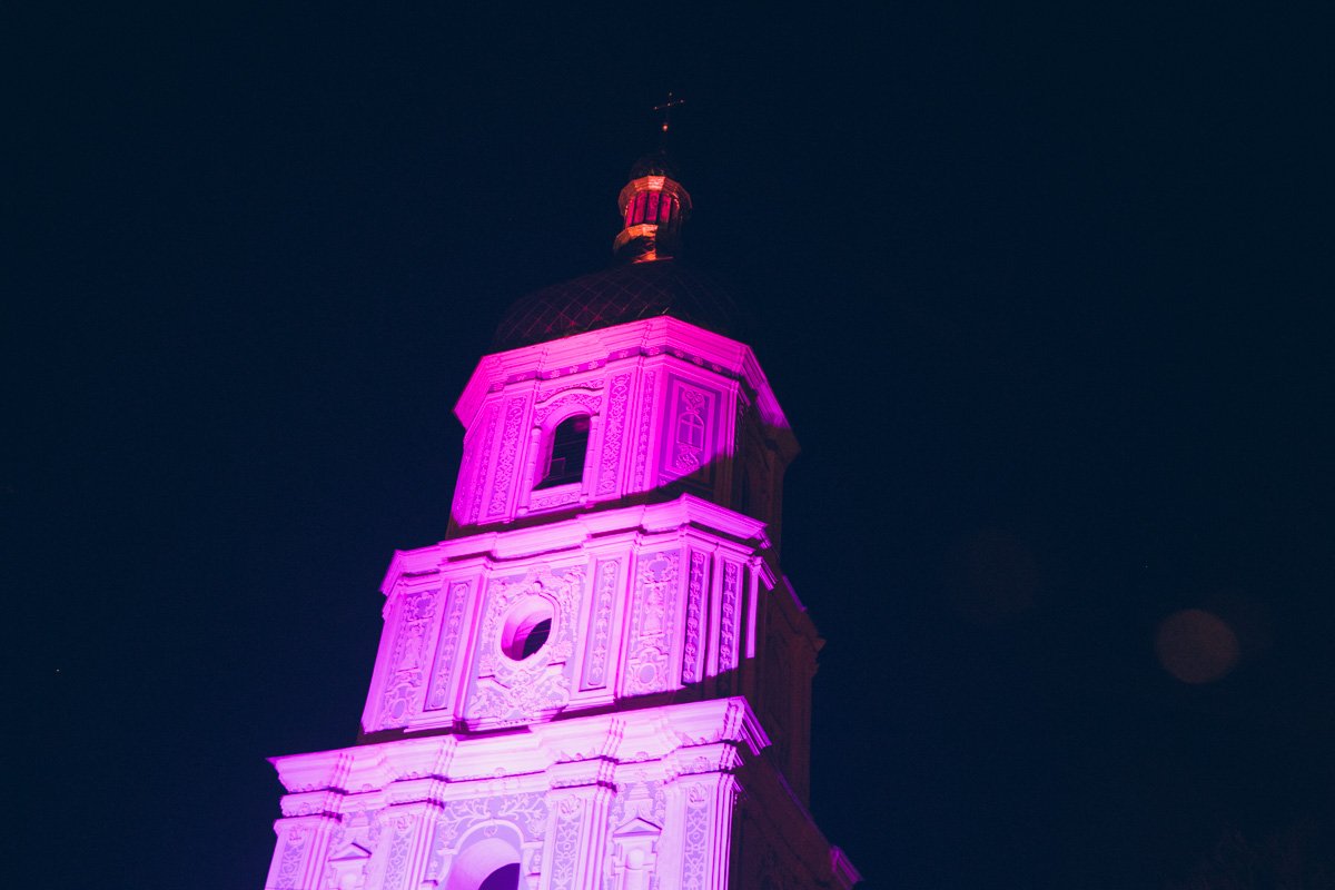 В таком цвете собор выглядит по особеннону красиво