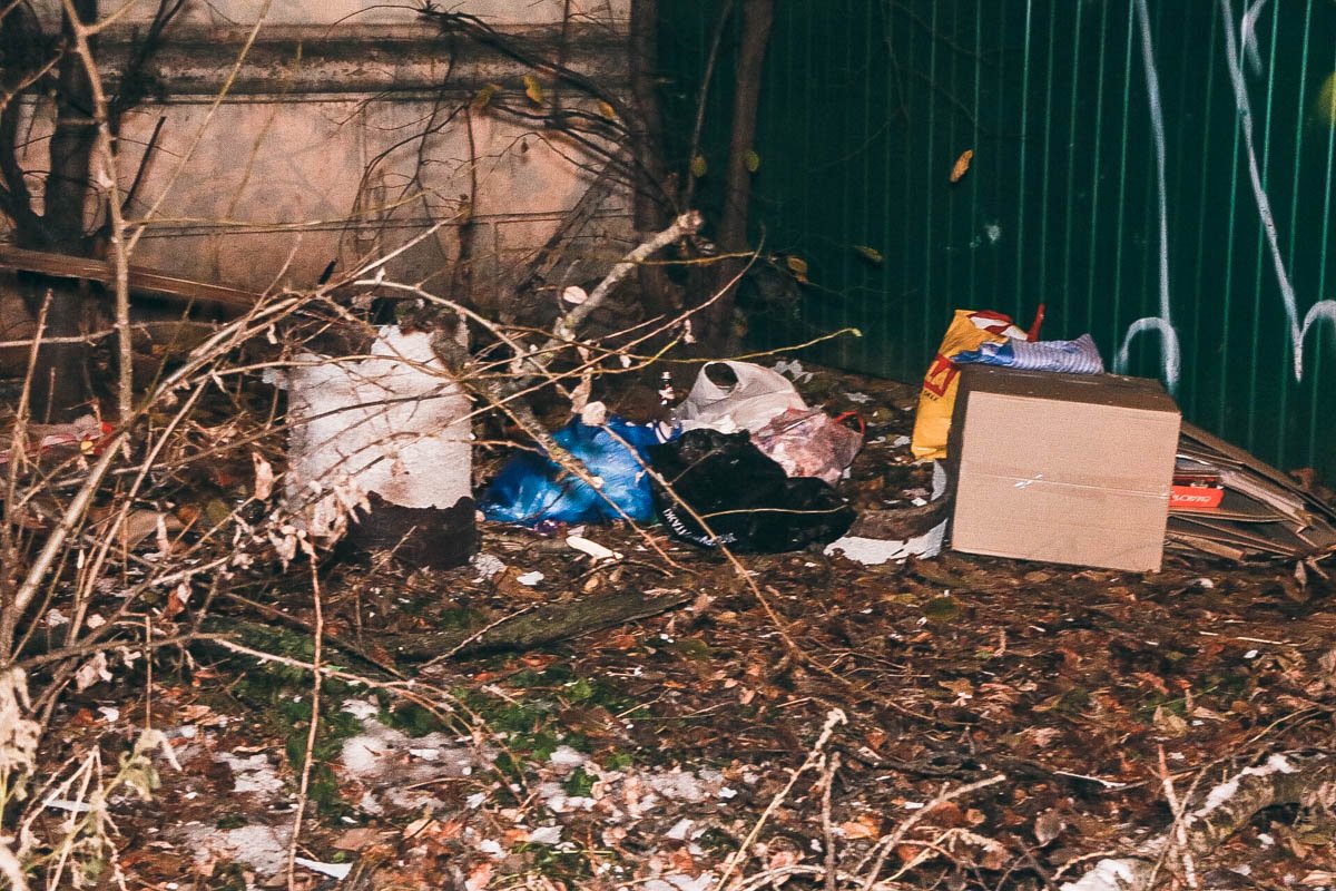 Бездомный развел огонь, чтобы согреться, через какое-то время прогремел взрыв