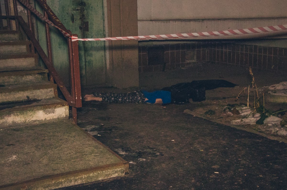 В ночь на 17 ноября в Киеве по адресу улица Чернобыльская, 24/26 обнаружили труп женщины