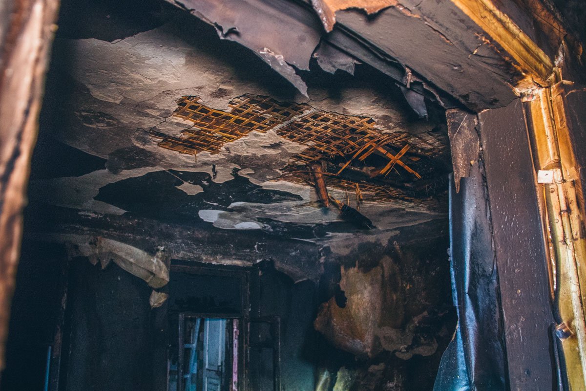 Горел заброшенный дом по адресу улица Корчеватская, 13