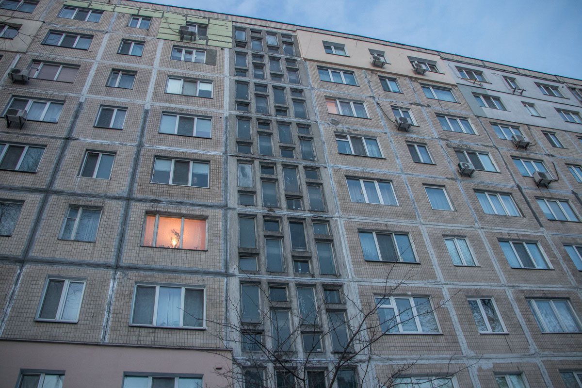 В субботу, 17 ноября, в Киеве по адресу улица Космонавта Волкова, 2 обнаружили труп мужчины