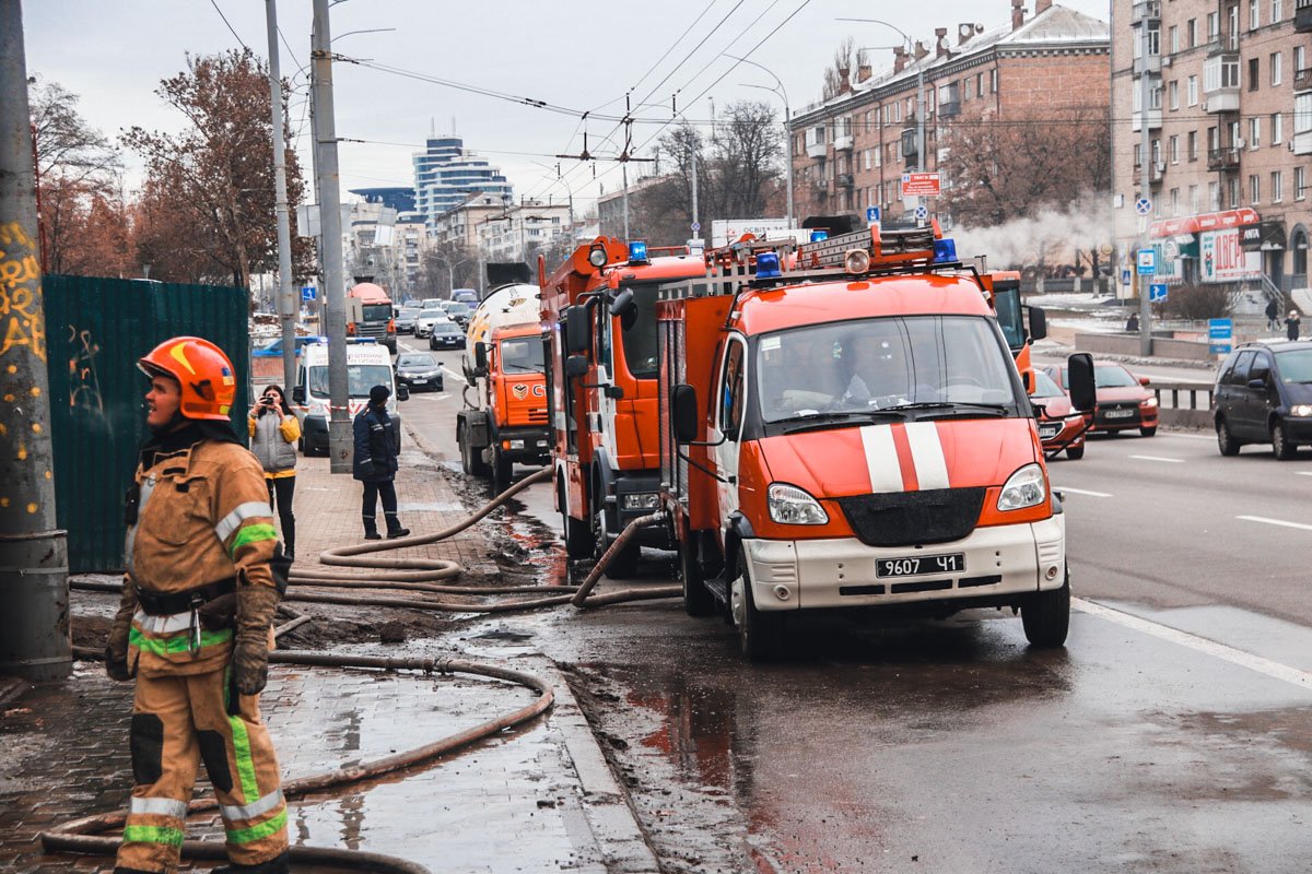 По адресу бульвар Дружбы Народов, 15 на стройке произошел пожар