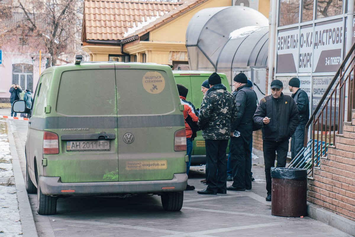 В субботу, 17 ноября, в центре Ирпеня неизвестные напали на машину инкассаторов