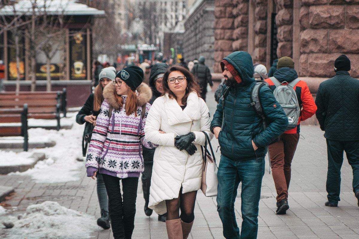 Все меньше людей выходят на улицу без шапки и перчаток Все меньше людей выходят на улицу без шапки и перчаток
