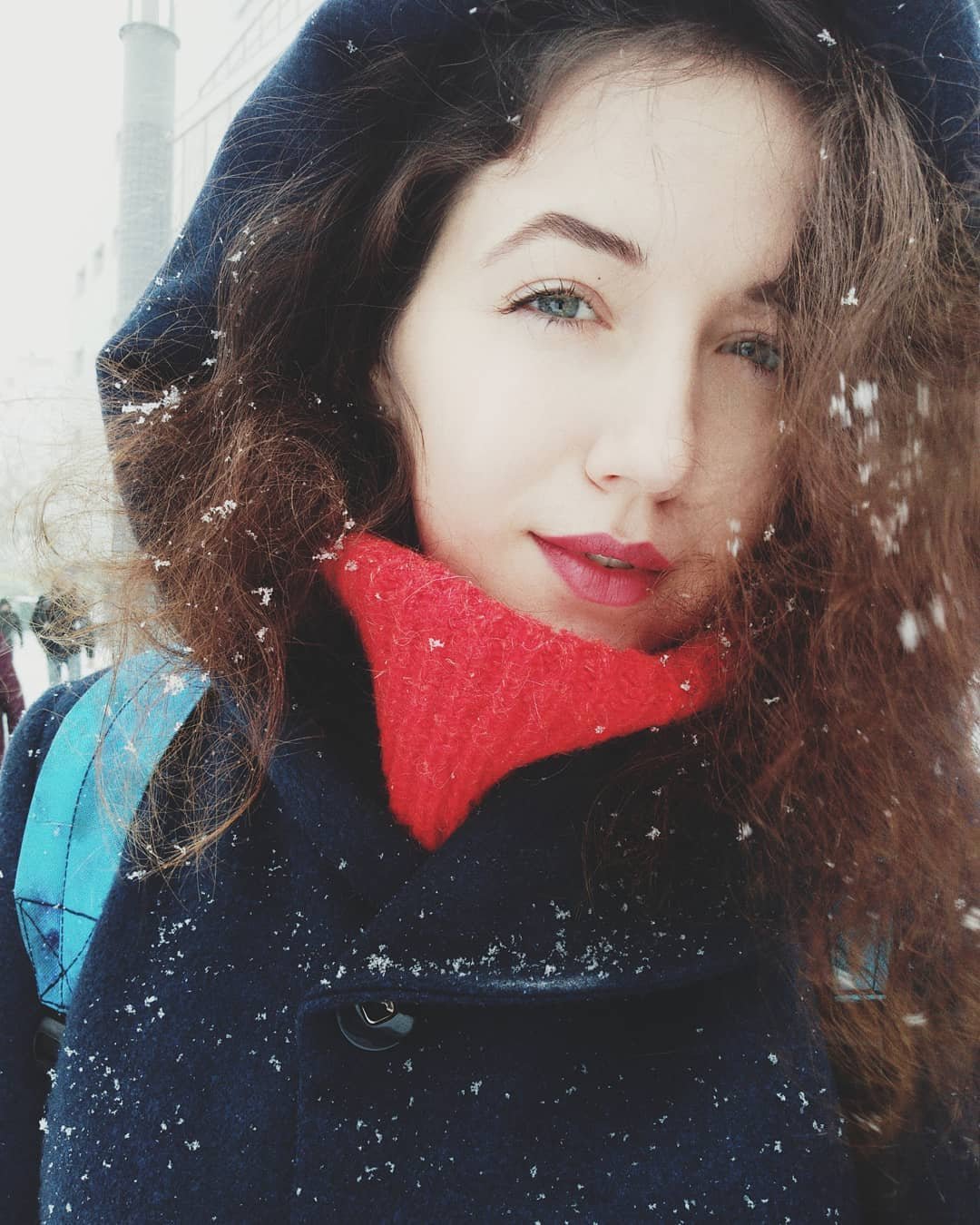 И пусть снег на волосах и ресницах, ведь это так красиво! Фото:@heleeeena_m