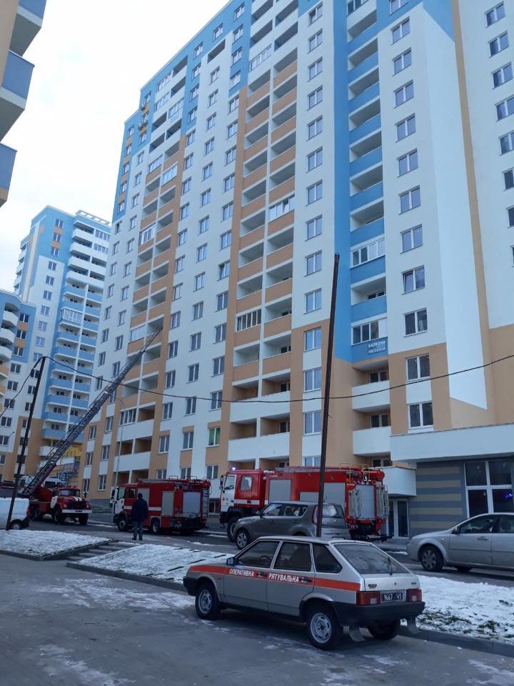 Из пожара спасли четырех жителей, десятки - эвакуировали