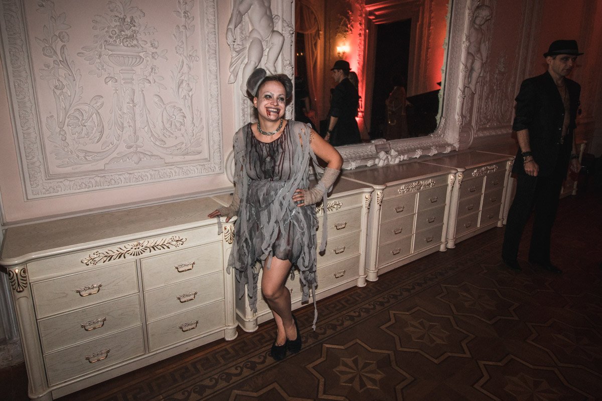 Людям нравится красиво одеться, выглядеть необычно и позволить себе сбежать из суровой реальности в вот такую историю, Людям нравится красиво одеться, выглядеть необычно и позволить себе сбежать из суровой реальности в вот такую историю,