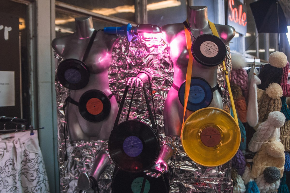 Раритетные виниловые пластинки можно приобрести всего по 499 гривен