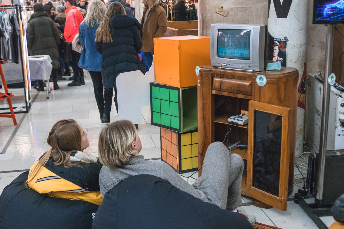 Погрузиться в атмосферу 90-х можно было во время игры на приставке