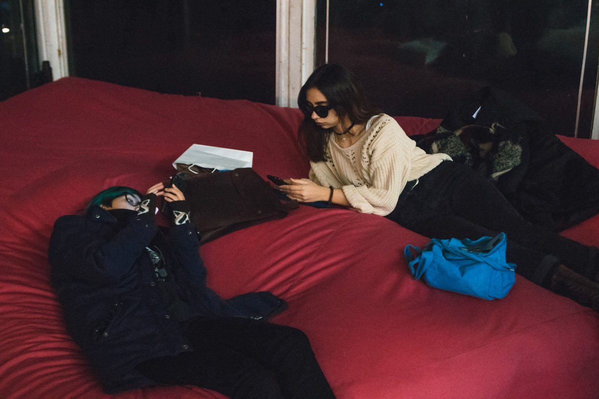 А для тех, кто устал, организаторы подготовили мягкую и комфортную зону для отдыха