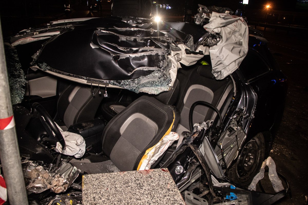 Предварительно, он двигался со скоростью 100 километров в час