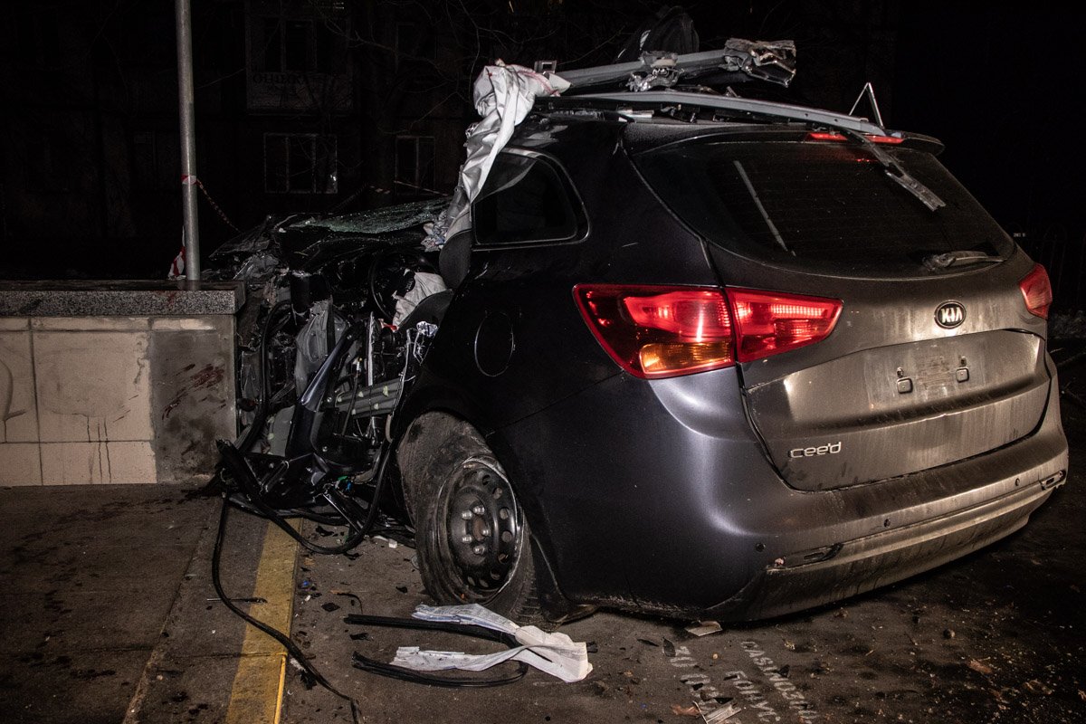 На место прибыли патруль полиции и карета скорой помощи