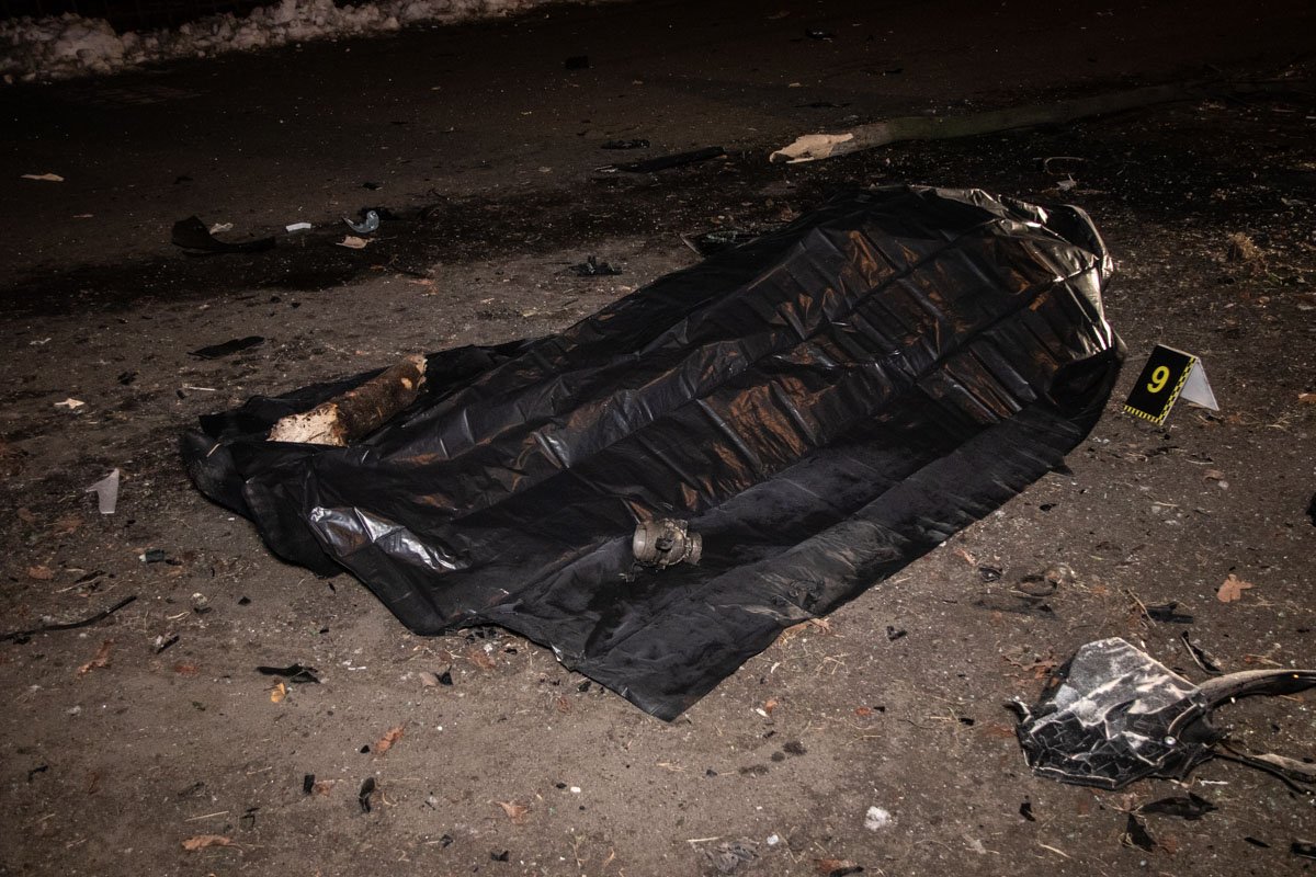 По предварительной информации, водителю авто было 28 лет