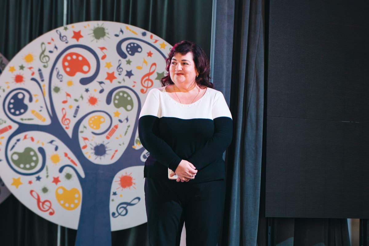 На официальной части выступили врачи с историями о спасении малюток