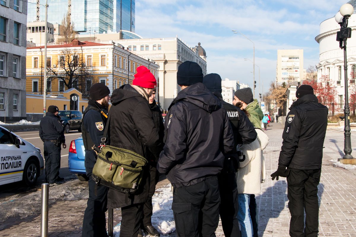 Без жертв не обошлось: во время марша напали на канадского журналиста Майкла Колберта