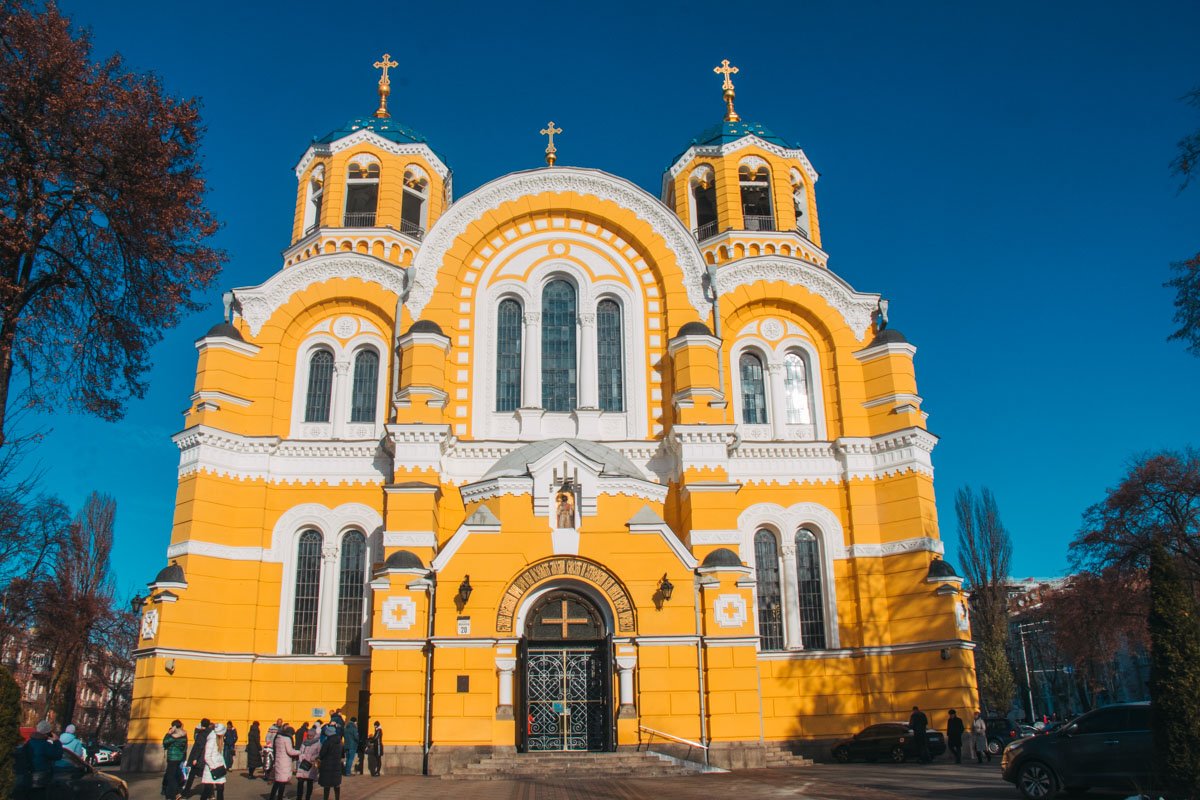 Во Владимирском соборе собрались десятки родственников пострадавших Во Владимирском соборе собрались десятки родственников пострадавших