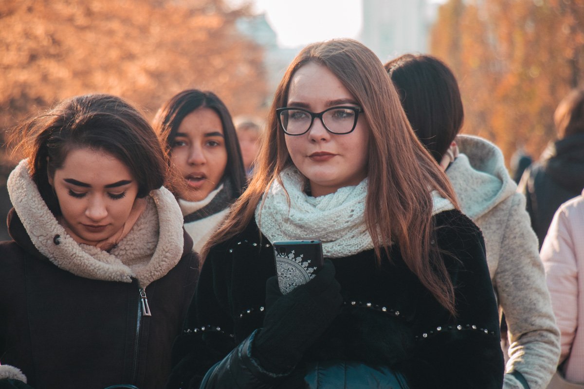 Интересно, о чем замечталась? Интересно, о чем замечталась?