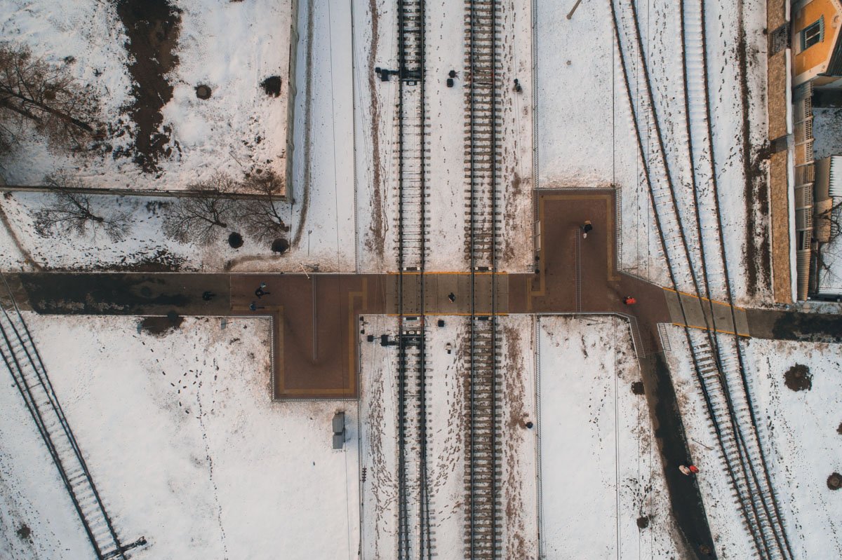 Переход находится недалеко от Дарницкого вокзала