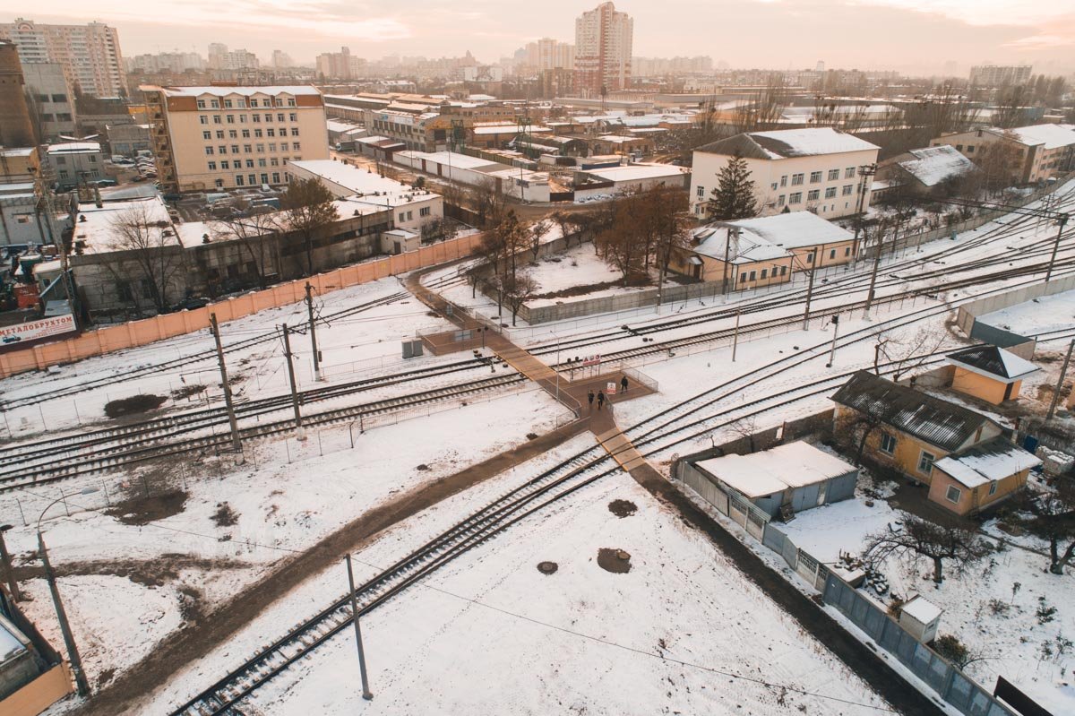 Новый переход находится недалеко от улиц Оросительная и Приколейная