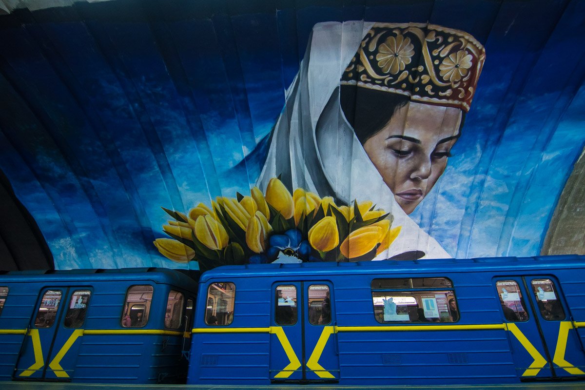 Прекрасные муралы на станции метро "Осокорки". Фото: Сергей Марченко Прекрасные муралы на станции метро "Осокорки". Фото: Сергей Марченко