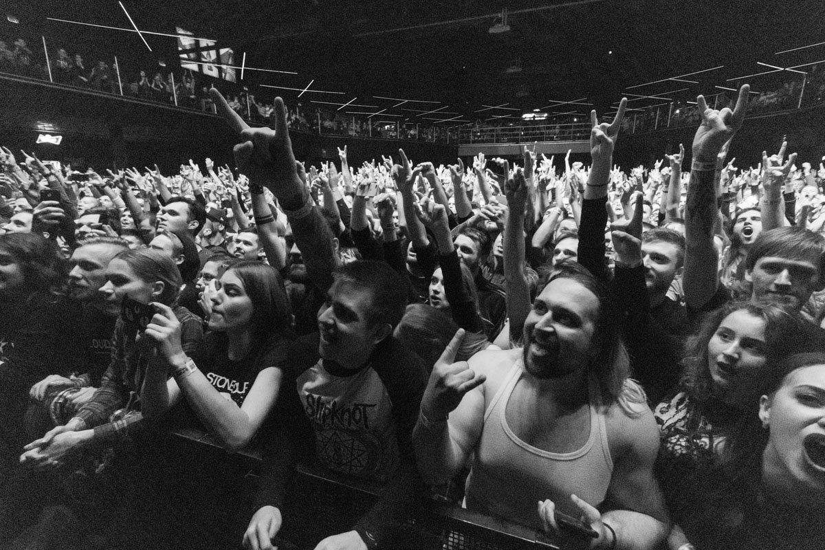 Перед началом почти каждой песни Тейлор много общался с киевской публикой, постоянно "заводил" ее и хвалил Перед началом почти каждой песни Тейлор много общался с киевской публикой, постоянно "заводил" ее и хвалил