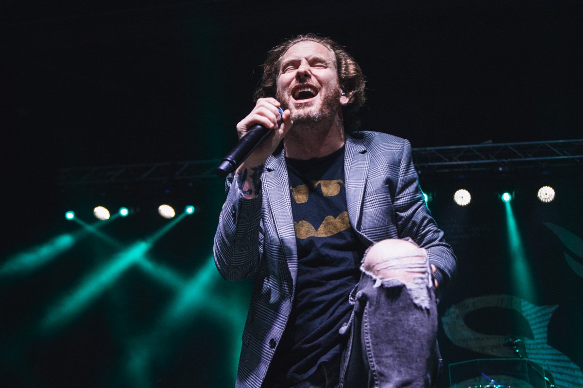 Практически весь зал пел в унисон с Кори Тейлором Практически весь зал пел в унисон с Кори Тейлором