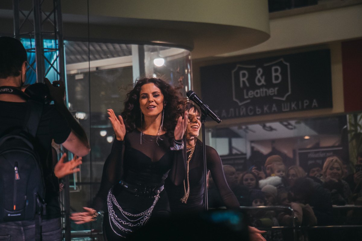 В Киеве на КАРАВАН`s DAY выступила Настя Каменских В Киеве на КАРАВАН`s DAY выступила Настя Каменских