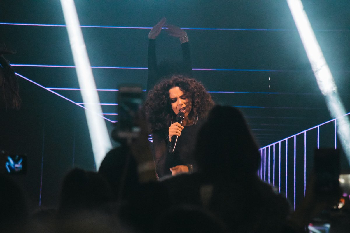 Певица покорила всех своим чувственным исполнением Певица покорила всех своим чувственным исполнением